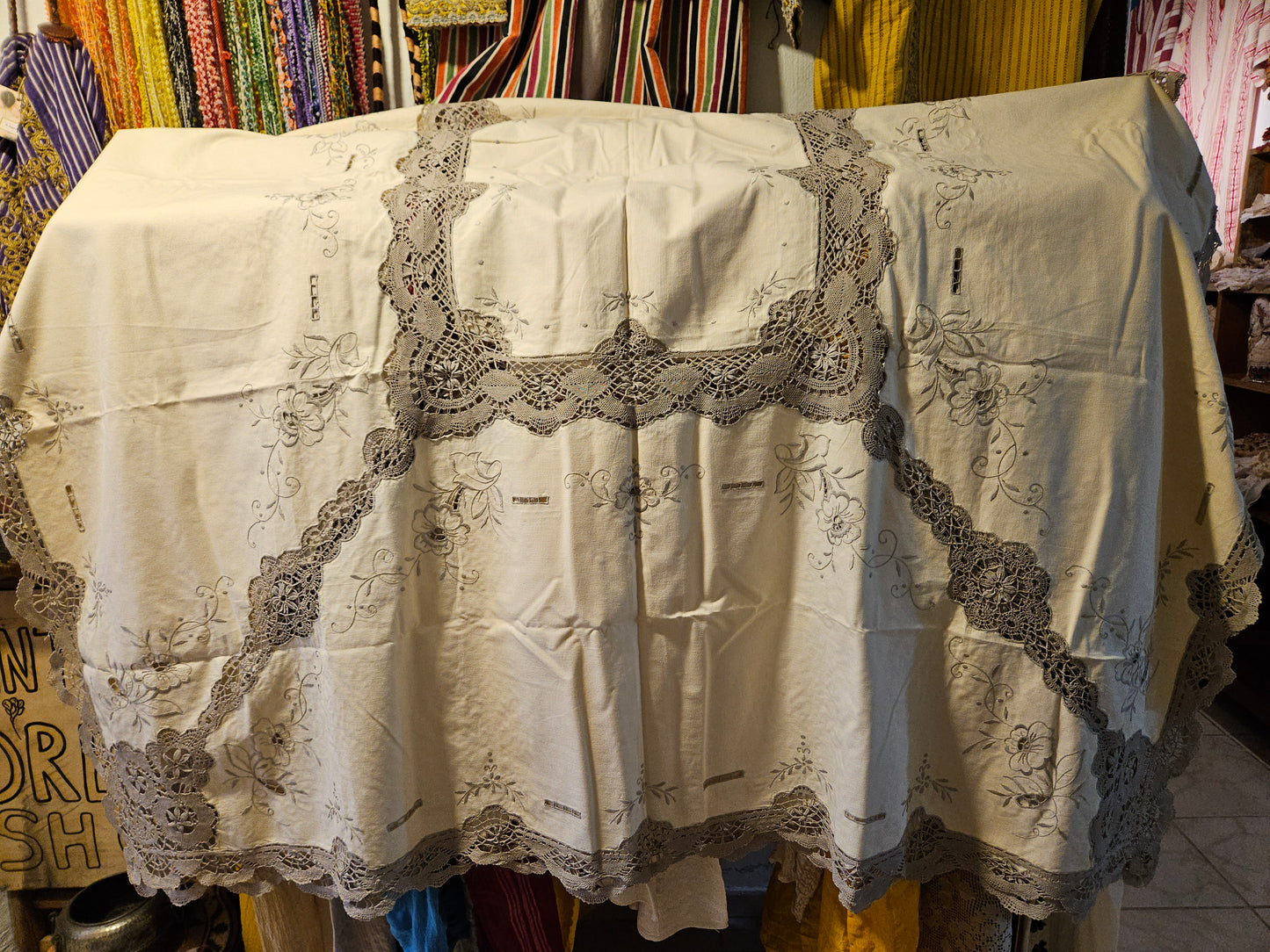 Rahibe İşi Masa Örtüsü