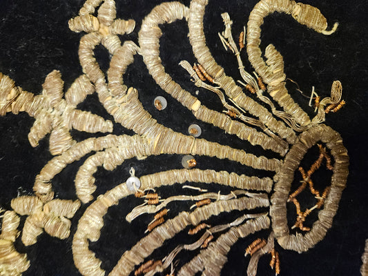 tel kırma işlemeli kadife yastık