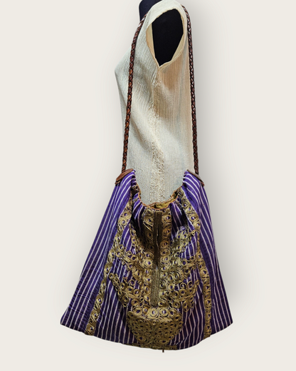 Kutnu, Embroidered and Leather Handle