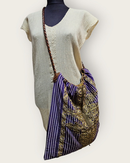 Kutnu, Embroidered and Leather Handle