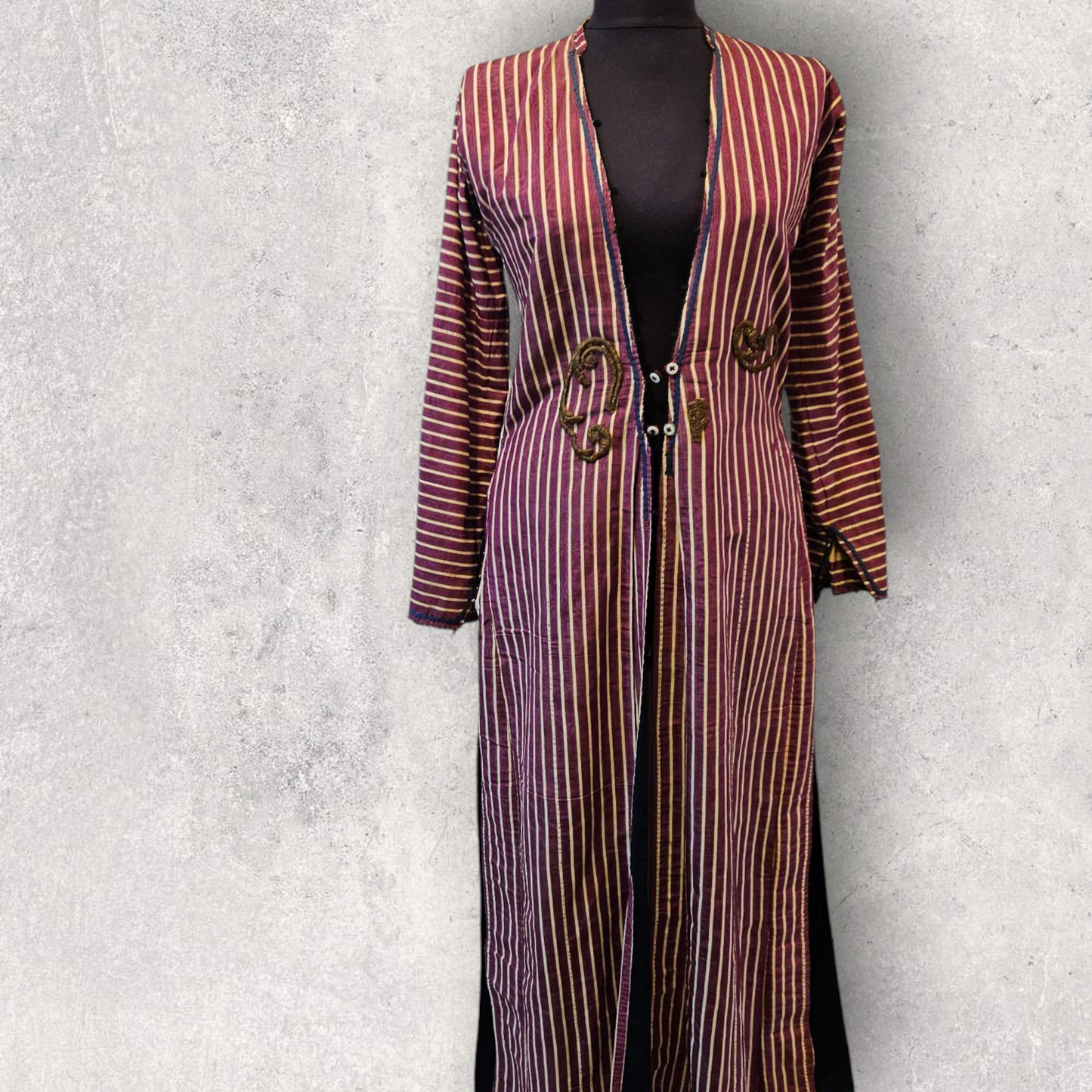 Saten işlemeli Üçetek