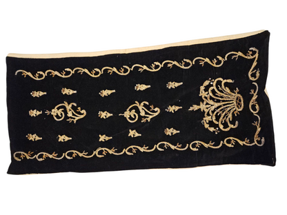 tel kırma işlemeli kadife yastık